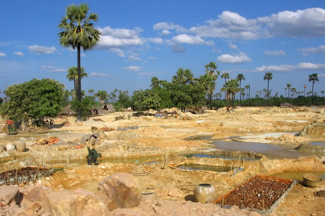 Open-Pit Copper Mining in Myanmar. Photo: Roger Price/Flickr